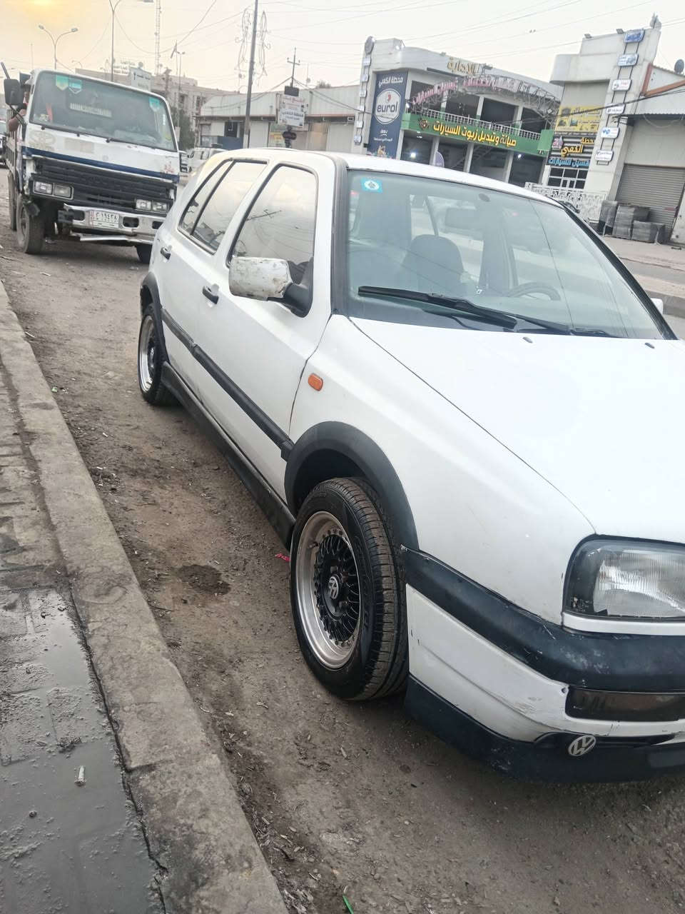 السلام عليكم من رخصة الإدارة المحترمة كولف نفخ موديل ٩٨ جاهزه من كلشي رقم بغداد نكليزي تحويل مباشر بسمنه سياره فول اوتوماتيك كير مكينه صدر كير ميكانيك مكينه ١٨٠٠ دوش المرغوب كهربائيات تخم تاير باتري فيت بم كله جديد نقص تبريد فقط سنتر لك ريمونت السعر ٤٨ وبيها مجال بصيط مكان السياره بغداد الكفاح قرب مستوصف الشيخ عمر رقم الهاتف *********** اسف على الإطالة
