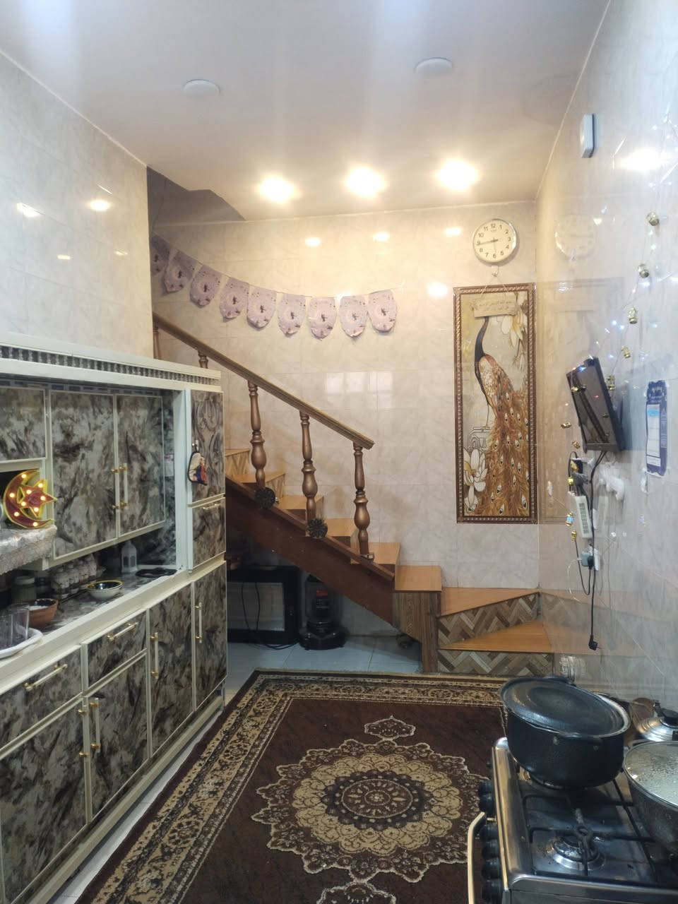 مشتمل ثلاث طوابق ركن على حديقة يحتوي على 3 غرف نوم المنطقة كاملة الخدمات تبليط ومجاري وماء كهرباء و انترنيت ضوئي..المساحة 70 متر الواجهة 7م والنزال 10م.. بناء طابوق..كامل فقط الغرف الفوك تحتاج تطبيك ارضية فقط… طابو صرف سند بأسمي
العنوان الفلوجة حي الشهداء قرب جامع الأنبياء..السعر 83 مليون وبي مجال بسيط
للأستفسار الأتصال ***********
