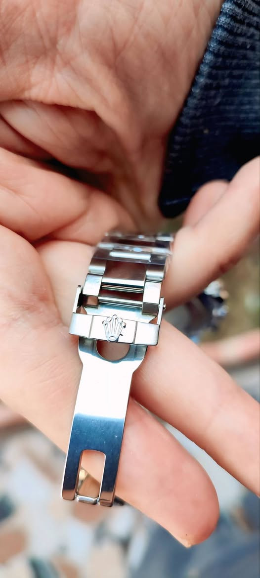 ساعة رولكس بهذا الجمال مختم بالكامل سناتر شغاله كوارتز مرصع بأحجار كريمه
مزاد من 50 وزاد الله من زاد


**إذا كنت صاحب هذا الإعلان وتريد حذفه لأي سبب، رجاءا أرسل رسالة إلى الدعم الفني**