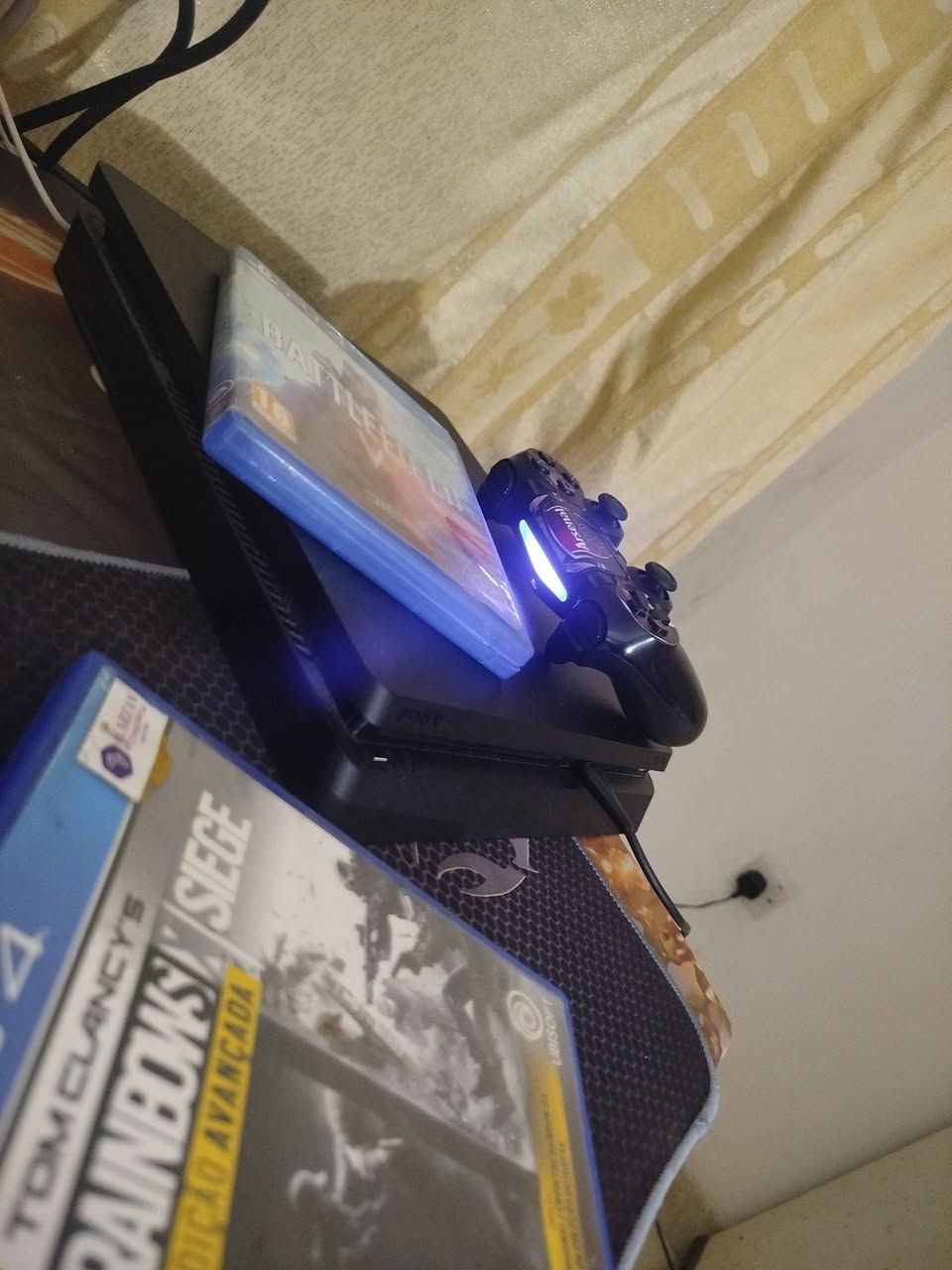 بلي 4 سلم جدا نضيف مع لعبتين رينبو و و بتل فيلد 
لگل دو ياري هولير اربيل أربيل, العراق


**إذا كنت صاحب هذا الإعلان وتريد حذفه لأي سبب، رجاءا أرسل رسالة إلى الدعم الفني**