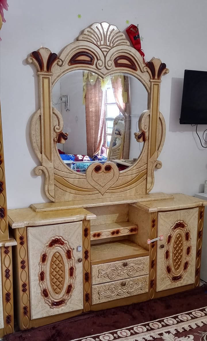 غرفه نوم للبيع نظيفه كلش سعر ٧٥٠ وبيها مجال العنوان ذي قار للاستفسار ***********
