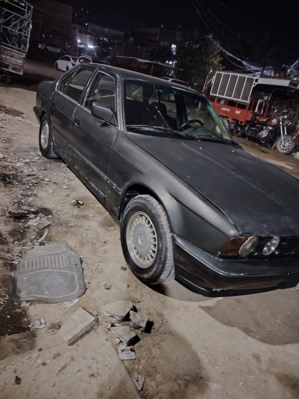 السلام عليكم بي ام ٥٢٥ كير ومحرك بلادي فانوس مكفوله ضربه ورسميات ماعايزه شي تخم تاير جدد حداديه نضيفه رقم واسط انكليزي مشروع وطني كير عادي مكانه نجف سنويته ماساقطه سعره 36وبيه مجال للاستفسار الاتصال على الرقم ***********
