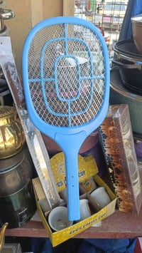 مضرب ذباب كهربائي • قابل للشحن • حجم كبير