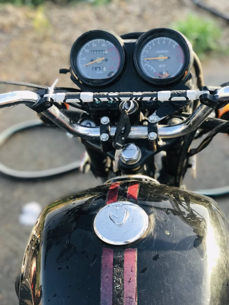 السلام عليكم دايوان موديل 2021دراجه نضيفه خير من الله. مكينه مكفوله ما مفتوحه المراوس فقط هم. بدايوان اراوس 
الستفسار عل رقم. ‭0773 105 9629‬
