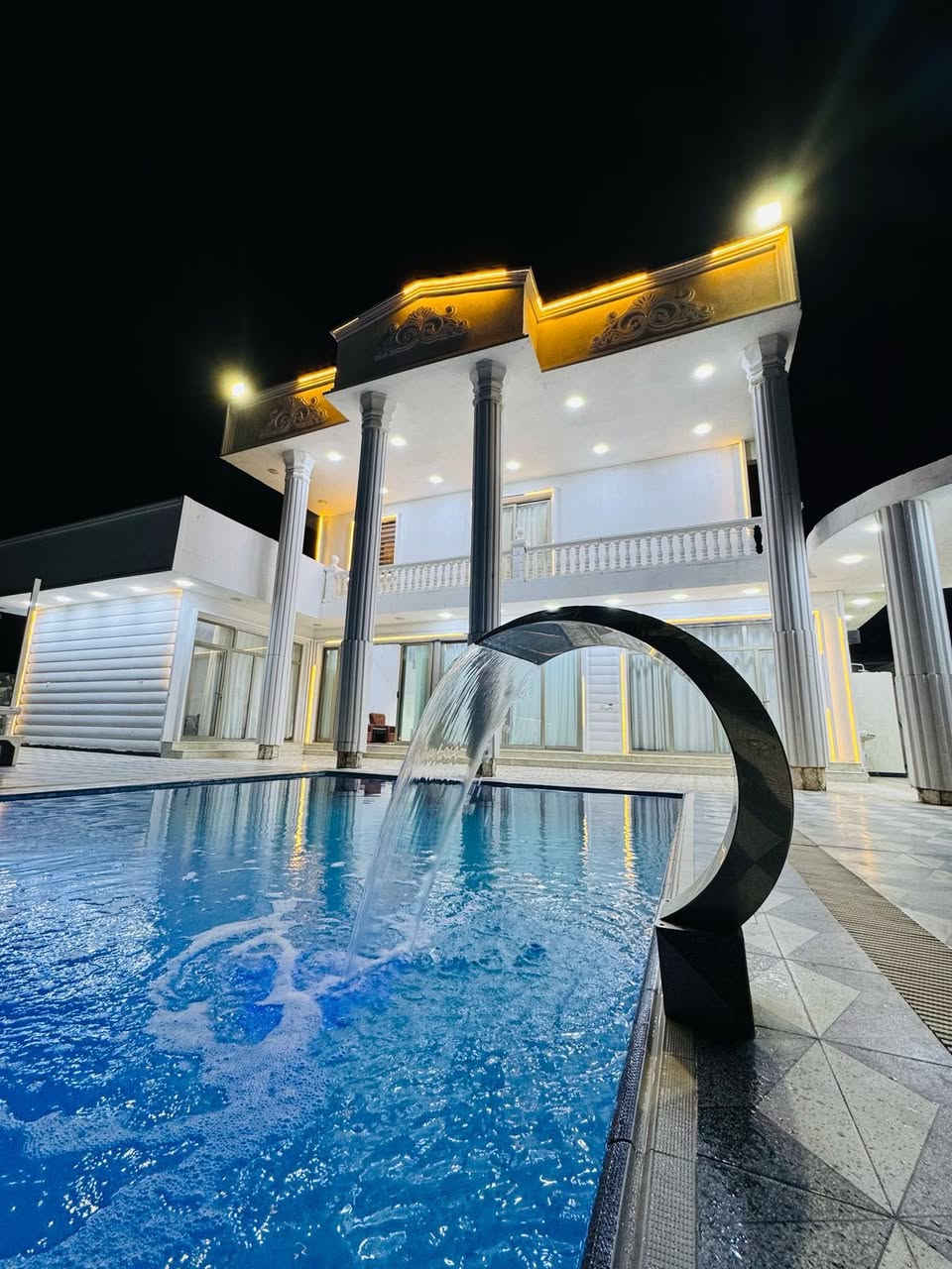 .
يتوفر حجوزات العيد بمزارعنا
 (موثقين ع تطبيق اجرلي) 
***********
العنوان: بغداد رضوانيه بظهر مطاربغداد الدولي
15 د عن حي جهاد ♦️30 د عن الدوره  

تفاصيل المزرعه
■غرفة نوم عدد 2 
◽️صاله ومطبخ وصحيات 
■مسبح للكبار 
■العاب للكبار - ميز بليارد - ميز منضده 
ملعب قدم -ملعب سله 
■العاب للصغار 
■حديقة كبيرة  
■ادوات للشوي ومكان شوي كامل 
■جلسات خارجية
 ■كراج داخلي 
■كهرباء ع مدار 24 ساعة
 ■انترنيت مجاني مفتوح 

■يرجى الالتزام بالشروط :
●غير مسؤولين عن اي حادث عرضي او غرق 
●يرجى المحافظة على نظافة المكان والممتلكات و اخذ تعويض بحاله ضرر اي ممتلكات🔺
