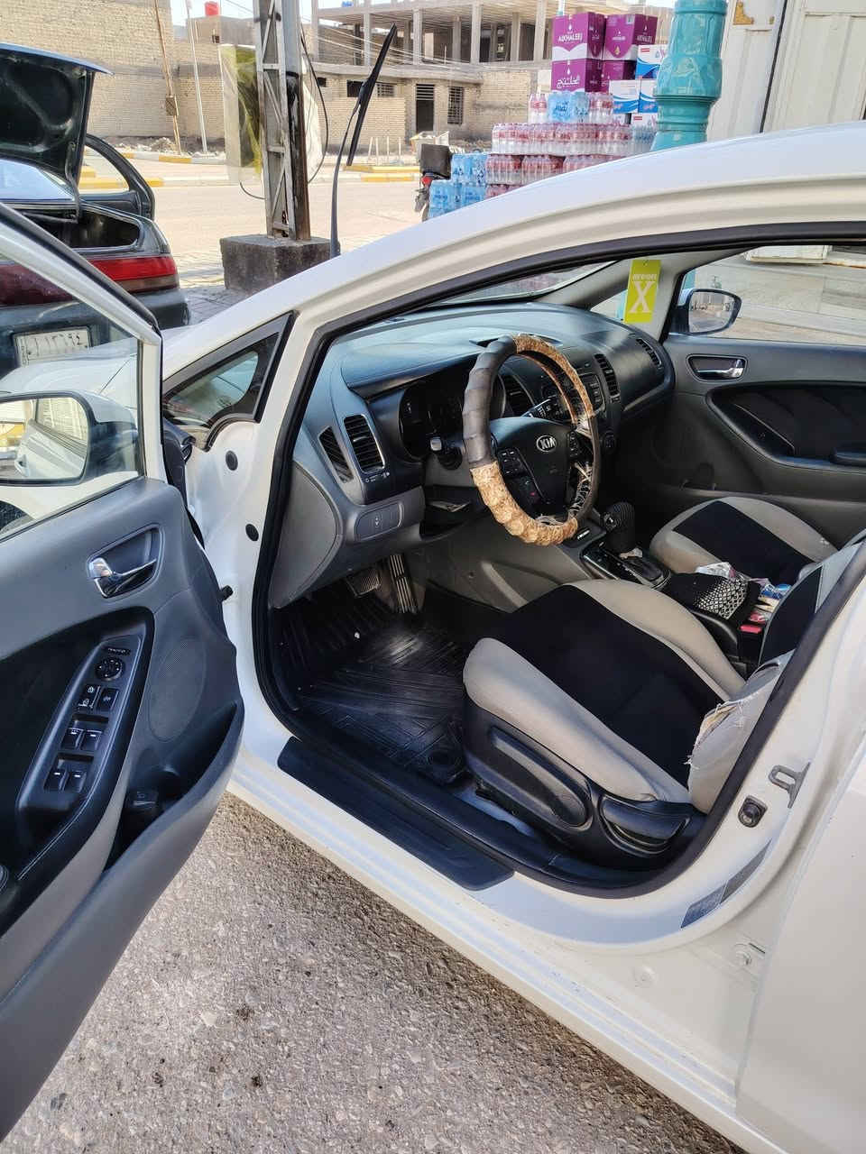 سلام عليكم سيراتو مديل ١٨ رقم ٢٧ناصرية انكليزي مكفولة ماعَد دحجة بلجاملغ الخلفي كير مكينة مكفولات تبريد ثلج سيارة جديدة ماناقصها شي بسمي مكاني سماوة مداور ثاني يوم *********** سعر ١٤٠
