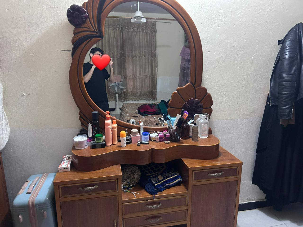 غرفة نوم للبيع السعر 600وبيها مجال الاتصال على الرقم *********** علما الغرفه نجاره
