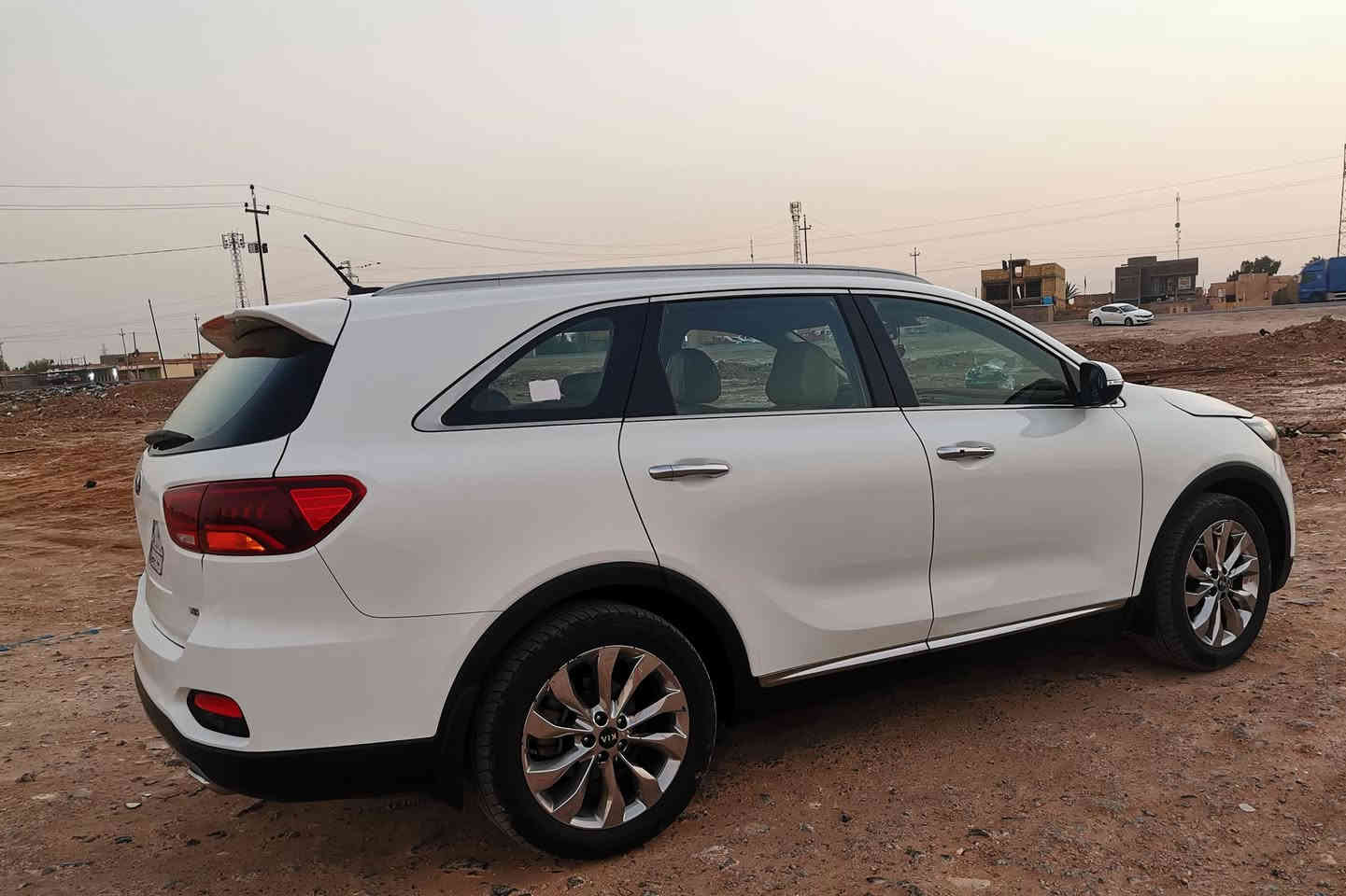 السلام عليكم / سورونتو 19 خليجي رقم بغداد
مواصفات
1- 7راكب
 2- 3قطع تبريد
3- كشنات جلد +كهربائي
4- مري شفط
5- لون ابيض صدفي
6- محرك 6 سلندر 
7- بصمه ابواب + بصمه تشغيل
8-ترحيب عن بعد 
9- حساس امامي وخلفي+ كامره خلفي
10-صندوك كهربائي
11-تحكم استيرن جهتين+ اربعه انضمه قياده 
12-شاحن ذكي
13-مكينه+ كير8 نمر  كفاله عامه
14- للشراي يتصل 👈***********
15- مكفوله من اي شي غير الموضح بل سونار بارد فقط
الصراحه السياره مال بيت بيع مستعجل 
السعر النهائي (230) مكان ذي قار ناحيه الفجر
