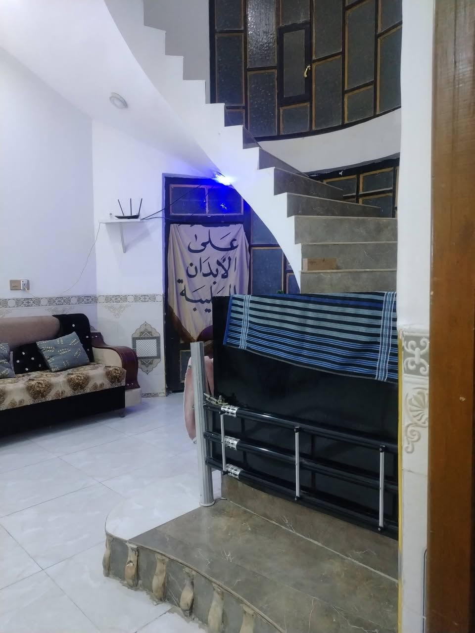 دار للبيع ركن  زراعي شموع حديث البناء فول كونكريت طابوك بنا درجه اولئ قرب شارع 30
مساحه البيت 197متر 

البيت تعال وسكن نقص مابيه  شارع 10 متر 

يحتوي علئ غرفتين صاله هول استقبال مطبخ صحيات داخلي خارجي ساحه حديقه الفوك صاله صحيات

 السعر 130 اوبيه مجال بسيط إستفسار *********** اكرم الاسدي للعقار
