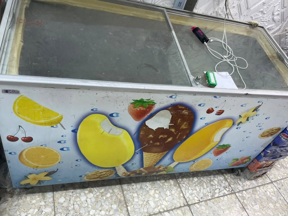 عارضات وحده سطحيه وحده عموديه ماطورات شغاله بس متبرد بيهن ليك لن جانن متروكات سعر وحده 125 

وتساب موجود ***********
مكاني بغداد
