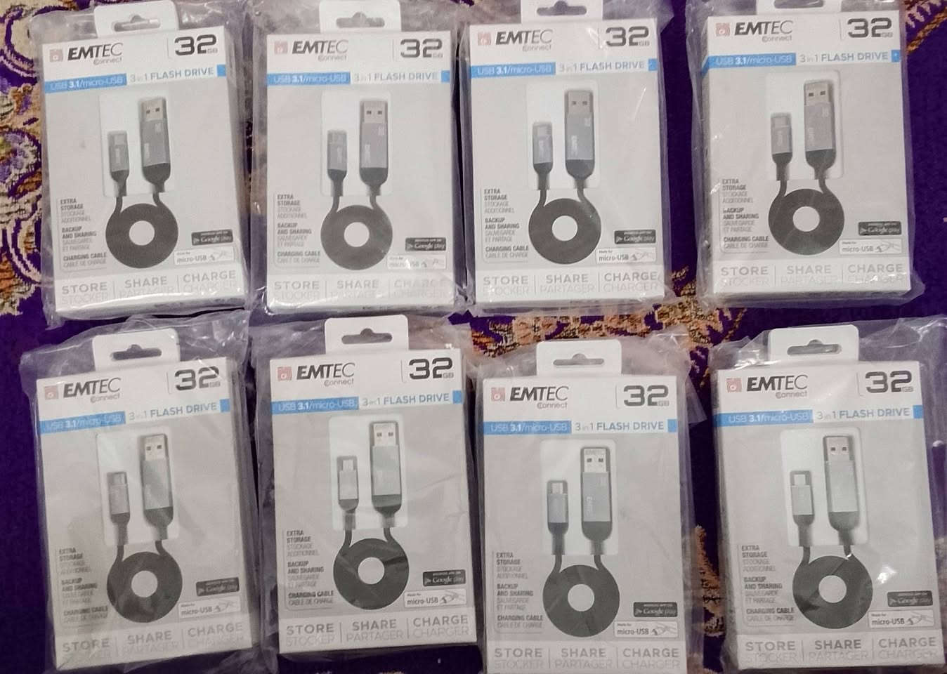 السلام عليكم
كيبل مايكرو شحن + فلاش 32 + ناقل ملفات من الهاتف للكيبل للحاسبة وللتليفون كلكسي واذا تريد تحويلة تايبسي هم متوفر
السعر 15 الف مع التوصيل 
*********** 
***********
