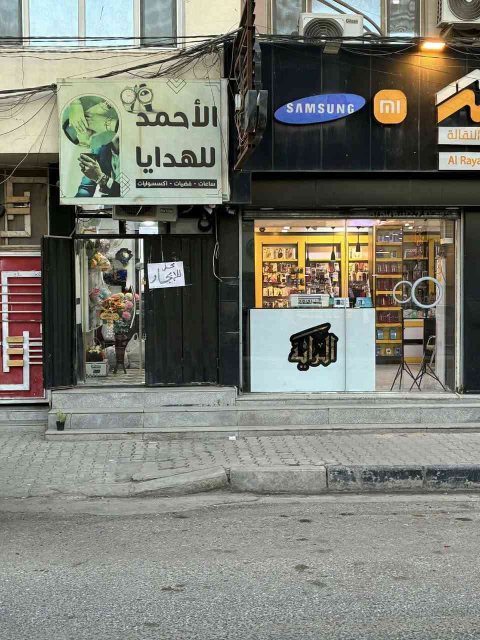 السلام عليكم 
محل صغير للإيجار. سيف سعد  الشارع التجاري الوسطي شارع الكيات مقابل. فرن صموت السنمبلة مجاور  شركة الراية للهواتف (الأحمد للهدايا )بدل الايجار  325 
***********
