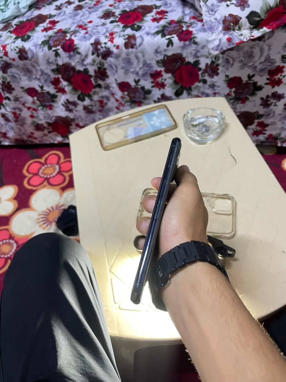 سلام عليكم
آيفون ١١ برو ماكس 
مبدل شاشه نوعيه ممتازه 
بطاريه ٨٩ 
ذاكره ٢٥٦ 
دبل سيم كارت 
كامرات دمعه 
السعر ٢٢٥ وبي مجال بسيط 
للاستفسار خاص أو ***********

