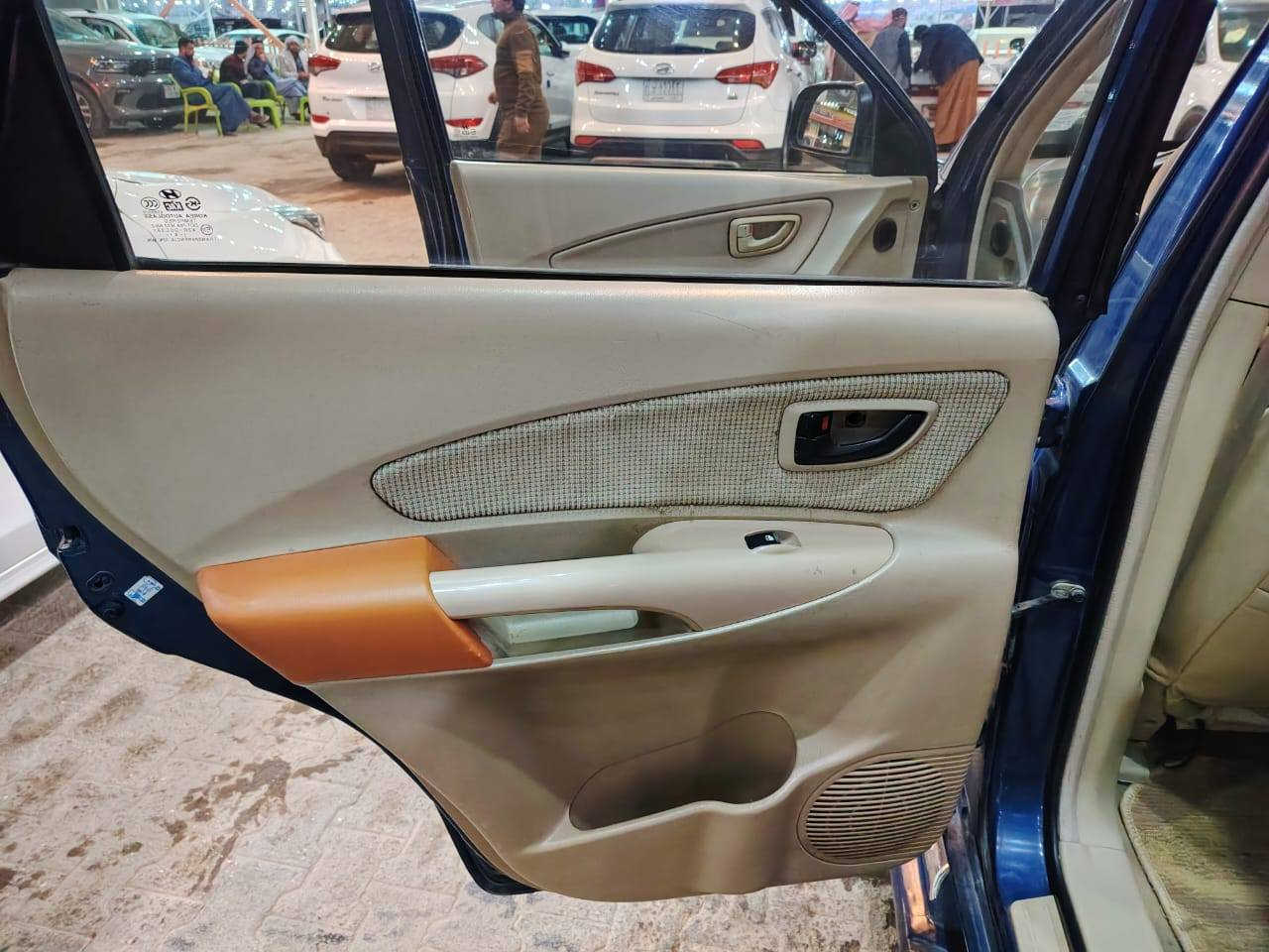 اخواني الاعزاء
توكسان 2006
رقم بغداد الماني 
بأسمي مداور ثاني يوم 
سنويه ساقطه صار 4 اشهر 
المكينه 2000 خير من الله 
الكير خير من الله 
حداديه نظيفه 
دوشمه جلد جديده 
دواخل بيجي 
كهربائيات شغاله 
زوج تاير جديد 
سياره خير من الله 
السياره معروضه 90 وبيه مجال بصيط كلش 
وتجي وبيك خير وتتددلل 
مكان السياره النجف الاشرف 
***********سيد حيدر
سياره جاهزه  مال جناي 
صارله 3 سنوات عندي 
واذا ماعجبتك اكتب الله يرزقك 
واسف عله الاطاله
