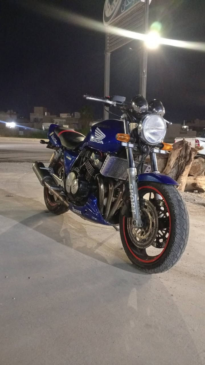 سلام علیکم حبایب گلبی cb400للبیع جیل اول محرک مفتوح بشرط16ولف کهربائی کلە بشرط  ابیع مودیل 1998 رقمی عل واتس اپ *********** سعر 14 بی مجال خویە مکانی کرکوک
