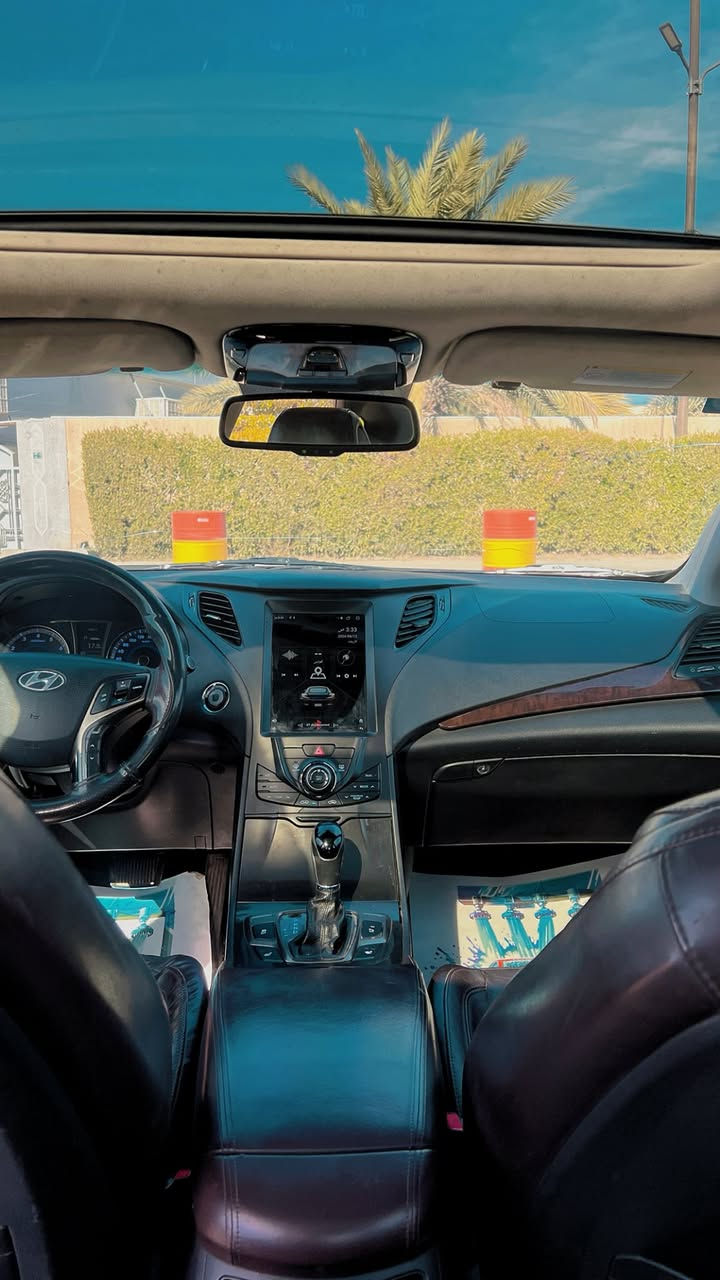 السلام عليكم 
هونداي ازيرا 2014 خليجي فول 1/1
بانوراما 
لونها بيتنجاني مميز 
محرك 6 سلندر 3000 المرغوب
ماشيه 170.000
رقم بغداد ب اسمي 
تبريد قطعتين ثلج
تخم تاير اصلي جديد 
 شاشه كبيره اصليه
بطانه  بوب صاج بلادي 
كشنات جلد تبريد تدفئه .
كهربائيات جديده اي نقص مابيهه
مانع انزلاق
مكينه وكير مكفولات
مري شفط
ترحيب ابواب مري اشاير
تثبيت سرعه
تحكم ستيرن جهتين
بردات  تضليل 2 قطع خلفيه + برده خلفيه تحكم كهربائيه عند الرجوع
حساسات خلفية
صدر امامي خلفي جديد 
تقفل السياره عند ابتعاد البصمه عن السياره  
كير عادي واوتماتيك 
محرك كير مكفولات 
بيها شخوط بسيطة 
وصبغ شبر بالبنيد اثر  ضربة خفيفه على البك 
والباقية مكفولة 
السياره جاهزة
العنوان بغداد الغزالية. او حي اور  
السعر 125 وبيها مجال بسيط 

الاتصال : ***********
