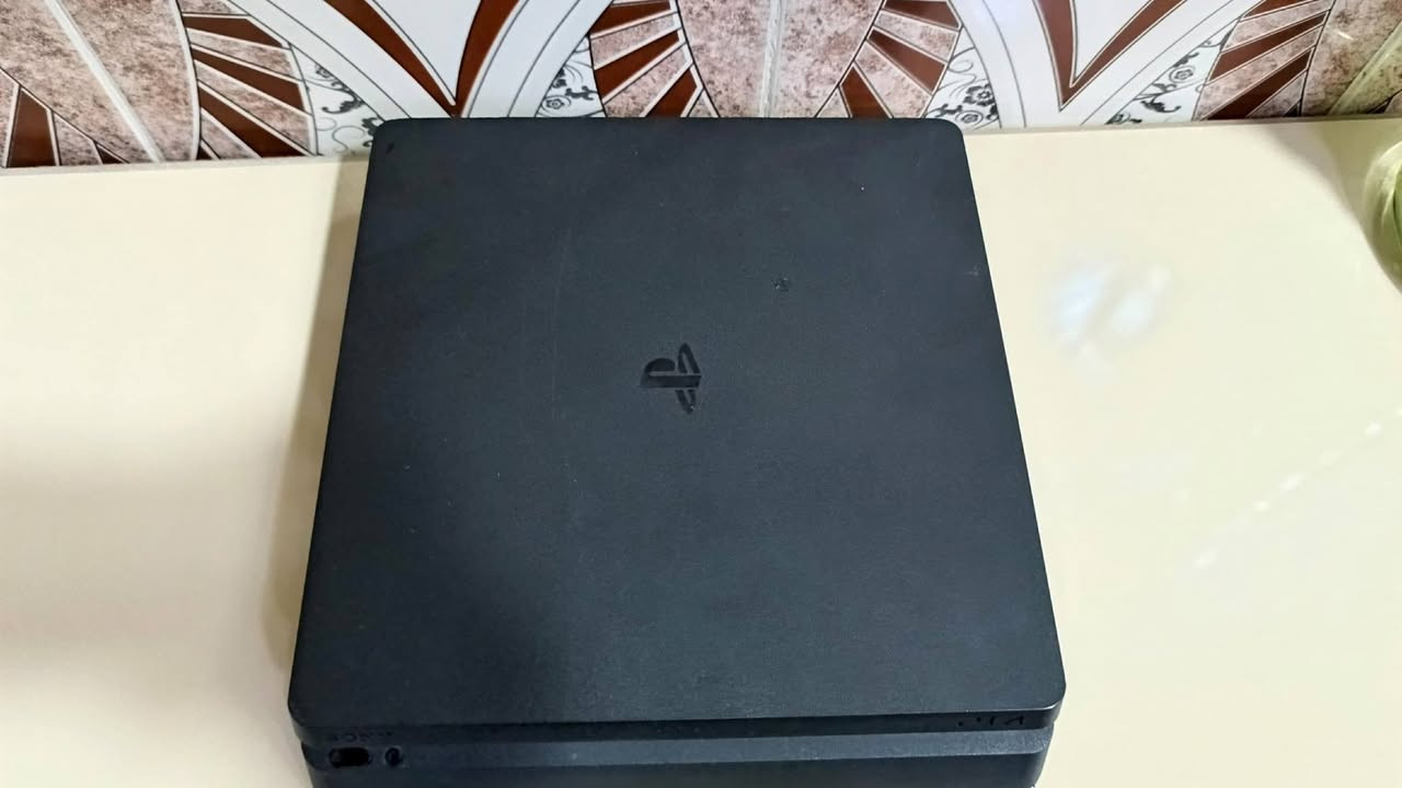 السلام عليكم : ps4 سلم مهكر واحد تيره كامل ملحقات كارتونه ويدات اثنين وحده اصليه وحده تجاريه نوع التهكير قرص مو فلاش يشيل العاب خير من الله للتواصل ***********
