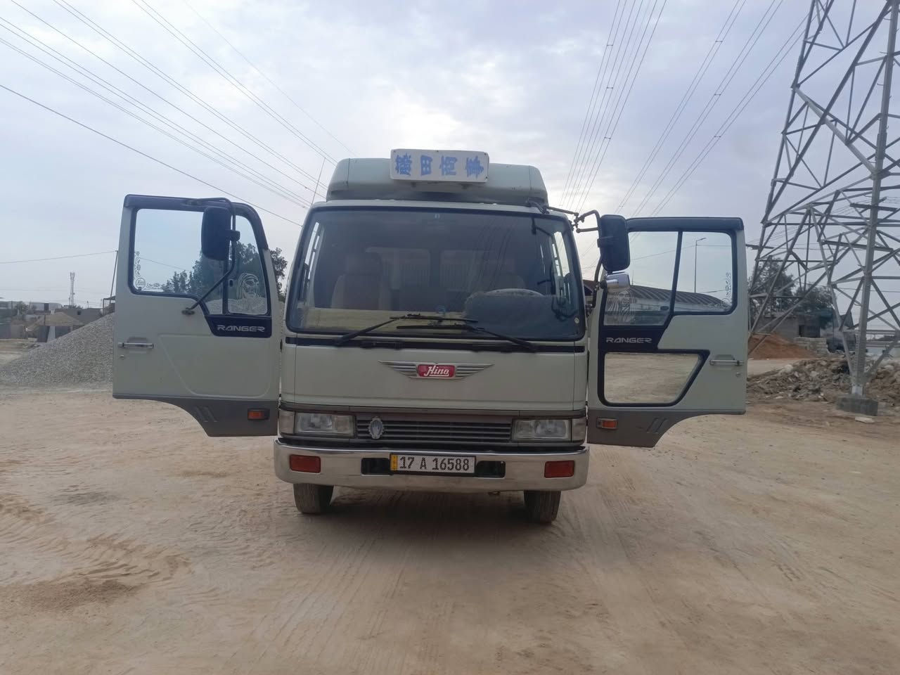 هينو طيرة قلاب بلادي للبيع  مكينة 70 7كير  موديل 90 منزل سنوية ل30 بسمي مكينة كير شاصي  كفالة عامة ***********
