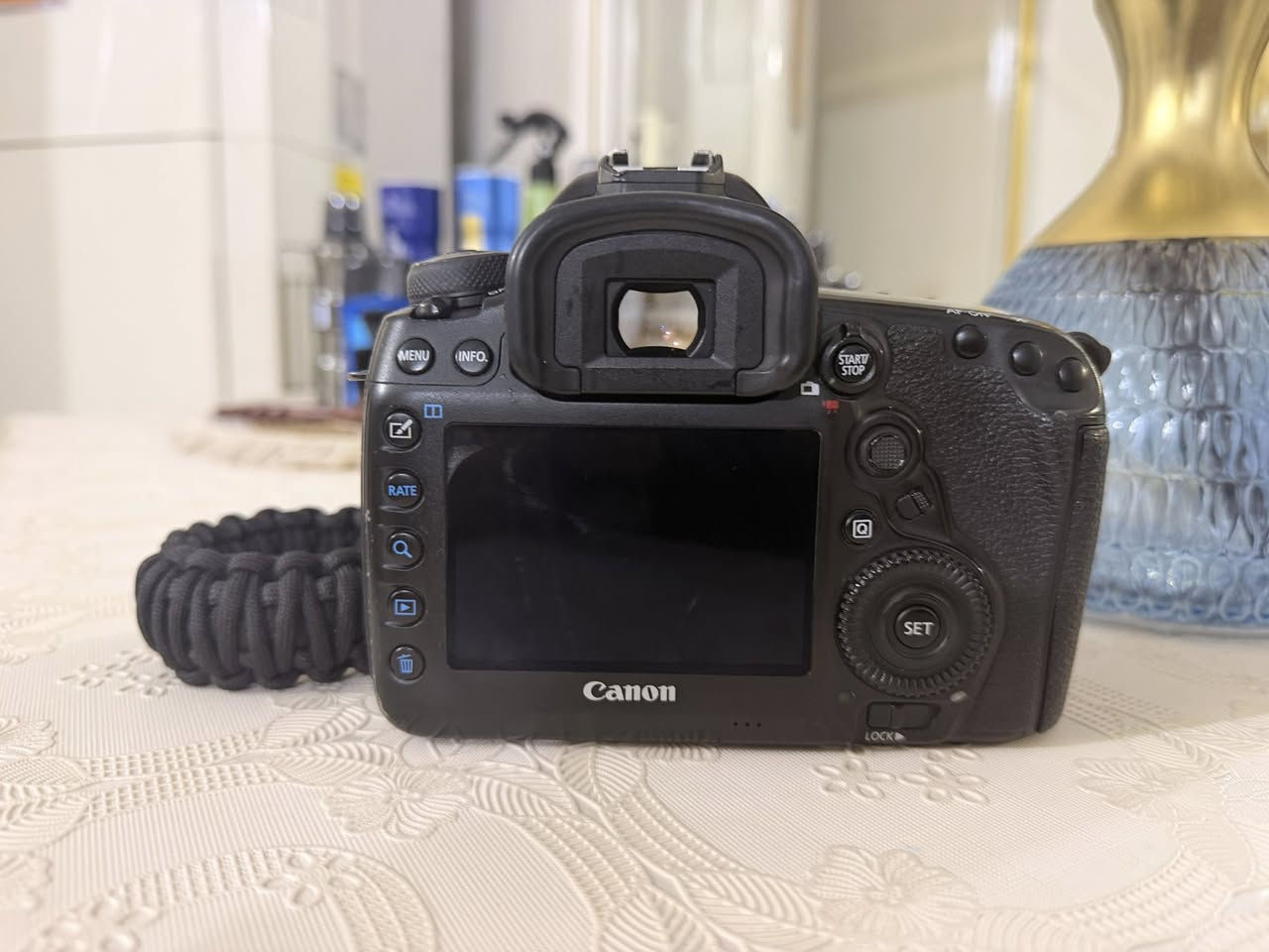 سلام عليكم كامرة كانون 5Divمع عدسة 50mm f18
رايده مراوس ويه عدسة سوني


**إذا كنت صاحب هذا الإعلان وتريد حذفه لأي سبب، رجاءا أرسل رسالة إلى الدعم الفني**