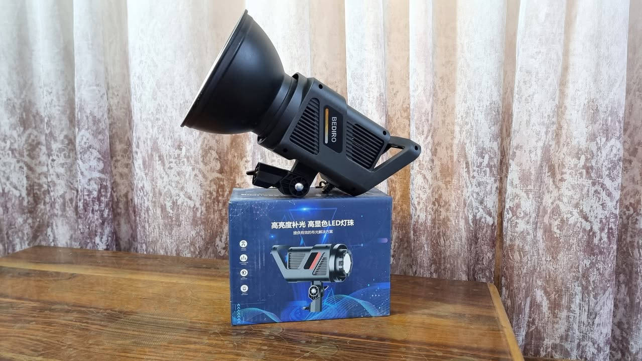 السعر الواحد 65  الف 
اضاءة فديو  مستمرة 100 واط من شركة YSKE
باي كلر شمسي ابيض ثلجي  تحكم كلفن تحكم بقوة الاضاءة 
شاشة كبيرة فانات تبريد عدد ٢ صامت  تحكم تطبيق موبايل جديد متوفر توصيل


**إذا كنت صاحب هذا الإعلان وتريد حذفه لأي سبب، رجاءا أرسل رسالة إلى الدعم الفني**