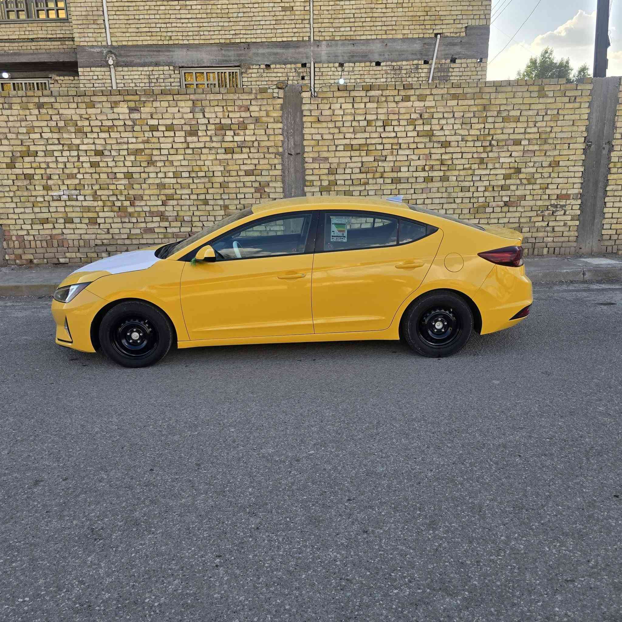 سلام عليكم نتره مديل 2020 رقم بغداد بسمي مصفره هيه وغرامات مكينه كير تبريد صدر تخم تاير كله مكفول مكينه 2000 دوش المرقوب كير ATMالمرقوب مكاني بغداد وشراي ينتصل ***********
