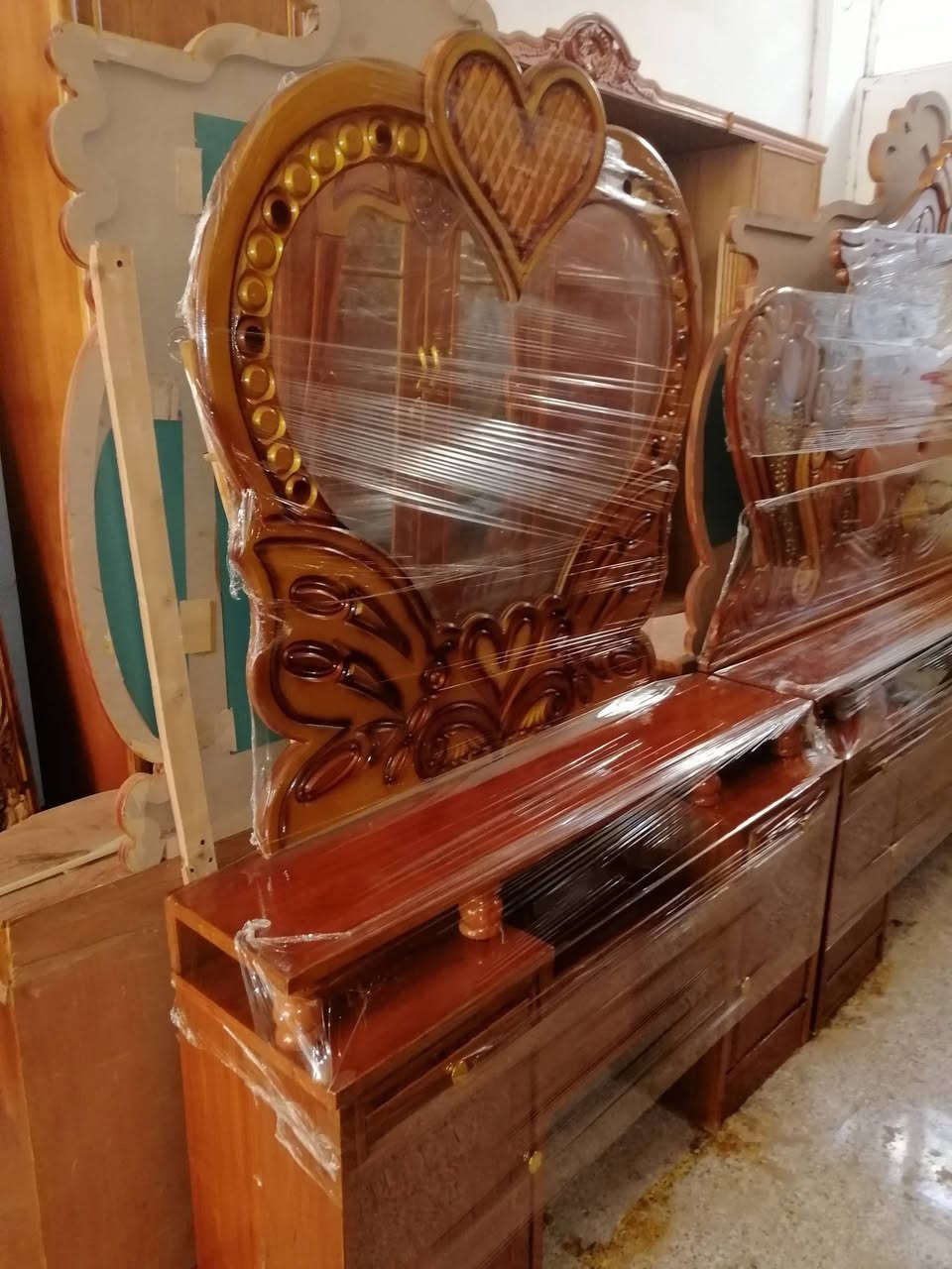 السلام عليكم غرفه للبيع ٦باب طابقين صاج ظهر جرجوبه نظيفه السعر 675 الف وبيه مجال العنوان بعقوبه كاطون الرازي شارع ابو رباح قرب مرطبات لسيد مزاد ابو كرار الغريباوي ***********
