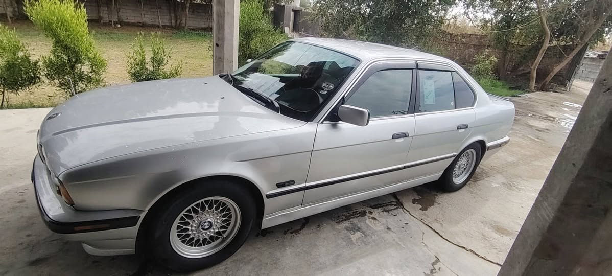 سلام ۈعـْليگمٌ  سياره بي ام حجم 500و35سياره نضيفه مال جناي تبريد تدفئة سنتر لوك جهاز مع سنتر تصعد جامات لايت زنون كهربائيات شغاله سياره ما ناقصه شي بس صدر نص عمر سياره بسمي تحويل مباشر مشروع وطني هزه جديده سعر 70وبيه مجال قليل مكاني بغداد اليوسفية 
***********
***********
