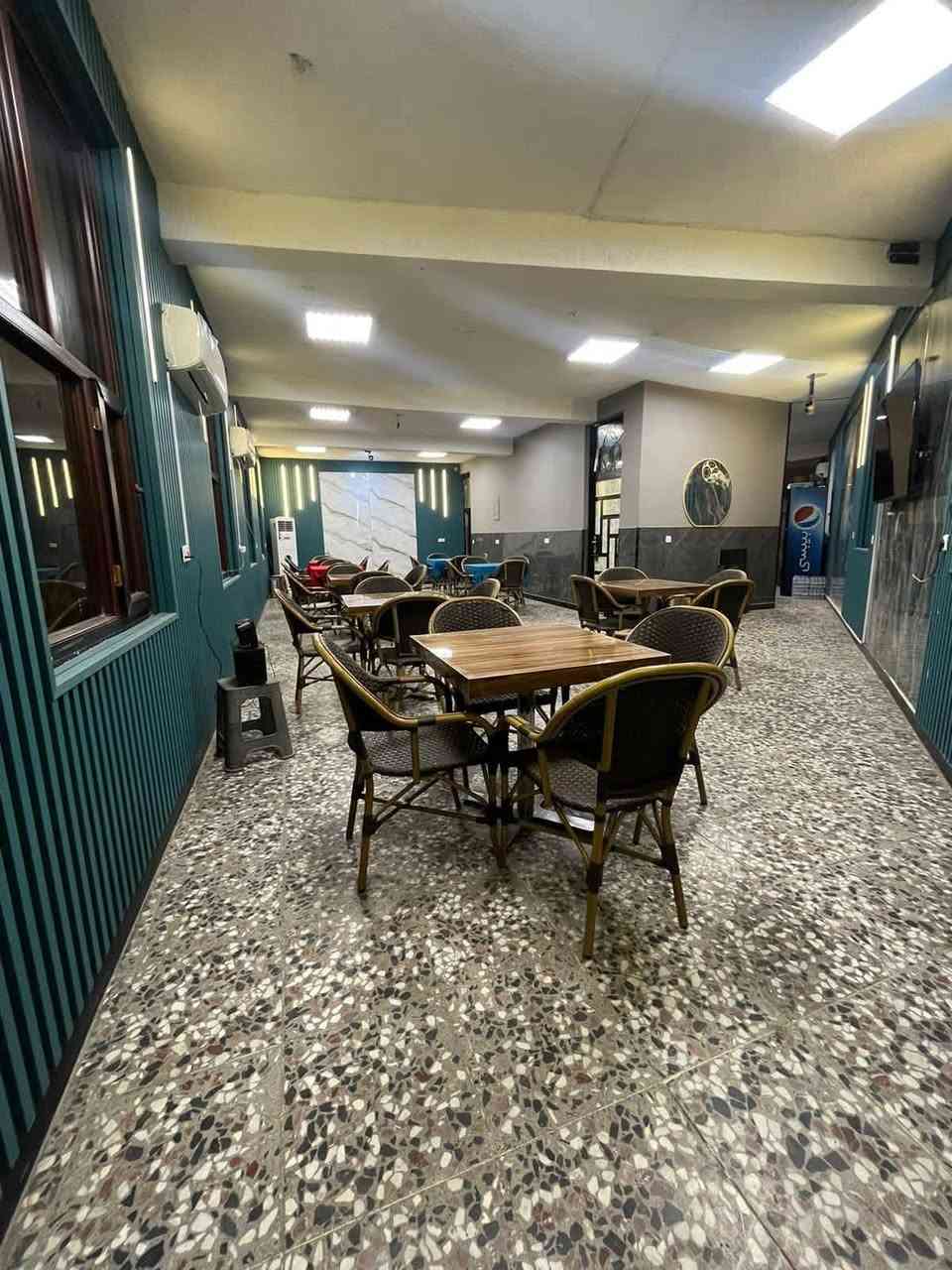 كوفي القادسية للبيع
سبالت عدد ٤تعليك 
سبلت كنتوري ١ 
شاشات عرض حجم كبير عدد 4
عارضه مشروبات غازيه 
سستم كاميرات 
بليارد عدد ثنين +مع كامل الملحقات تجهيز جديد
نراكيل طه اصدار حديث عدد ١١ 
نراكيل خشب عدد ١٠ 
بلي فايف 
بلي فور 
مجمده 
مطبخ يحتوي على كاونتر وطباخ وغلايات شاي وماء  وهيتر كهربائي ومناقل فحم
 وبور هواء 
كراسي عدد ٤٨ +ميوزه عدد ٨  + طلبلات عدد ١١ +نفاضات وحاويات قمامه 
+مكتب  وكرسي  
دومنه عدد ٦ +ورق +طاولي عدد ٣
مفرغات هواء عدد ٤
درج حجم صغير 
+مسواك العارضه والمعسلات. بقرب جامعة الفراهيدي خلف كليه الصيدله المستنصريه فوق أسواق النعناع
ابيع بسبب الظروف 
رقم الهاتف ***********
بالمناسبة كهرباء خصخصة يعني انسه كهرباء تطفه
