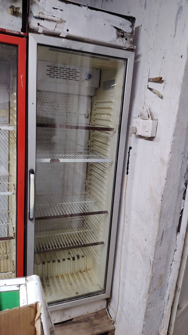 يوجد اثاث محل من 5عارضات وبرادين وجام خانات بلموصل  الايمن حي التنڪ الاستفسار خاص والاتصال علا الارقام هذني.   ***********
***********
