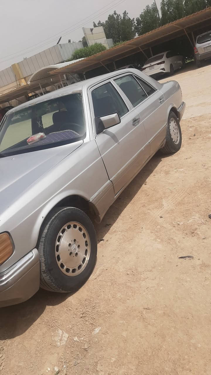 للبيع سياره مارسدس جامبو رئاسي موديل 1987 بغداد  كير و مكينة اثنين ونص بطه مكينه استوني شاده مال حاويه تخم تاير جديد السياره جاهزه ومنظومه مال غاز بيه شغاله 100/100 رقم موبايل *********** العنوان النجف الاشرف الكوفة حي ١٧ تموز السعر 46 ورقه وبيها مجال
