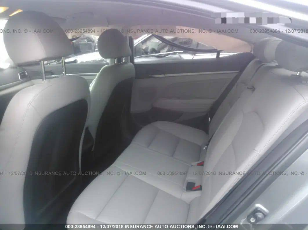 موديل 2018امريكي ضرر قطعتين فقط باب السكن والباب الخلفي
فول مواصفات ماعدا الفتحه ماشيه 68الف  

مكان السياره بغدااد ناحيه الرشيد 

***********

***********
120وبيها مجال
