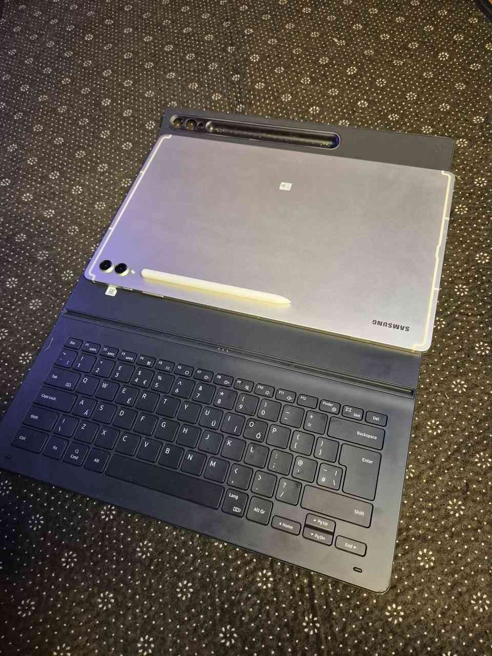 للبيع | Samsung Galaxy Tab S10 Ultra (1TB)
✨ بحالة ممتازة ونظيف جدًا، جاهز للاستخدام.
📱 المواصفات: • سعة تخزين 1TB • شاشة Dynamic AMOLED 2X بحجم 14.6" ومعدل تحديث 120Hz • معالج MediaTek Dimensity 9300+ • يدعم S Pen
📦 الملحقات: ✔️ الكيبورد الأصلي من سامسونج ✔️ القلم الأصلي (S Pen) ✔️ الشاحن الأصلي
السعر : 670 🔥
✅ جهاز نظيف ولا مانع من المعاينة قبل الشراء.


**إذا كنت صاحب هذا الإعلان وتريد حذفه لأي سبب، رجاءا أرسل رسالة إلى الدعم الفني**