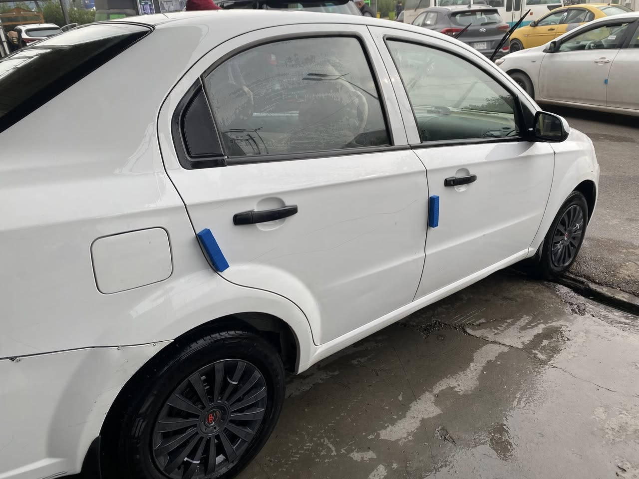 السلام عليكم أفيو مال شركة موديل 2011 بغداد رقم إنكليزي هزة جديدة سنوية جديدة باسمي تحويل ثاني يوم بيها صبغ جاملغ امامي وجاملغ بارد ورصعة  بالجنطة شاشة كاميرا خلفية كير اوتو مكينة1600  تبريد تدفئة كهربائيات كلها شغالة تخم تاير باتري جديد اخوان يحتاجلها شغلات بسيطة للصدر مكاني بغداد للاستفسار الاتصال على الرقم *********** السعر 72 وبيها مجال
