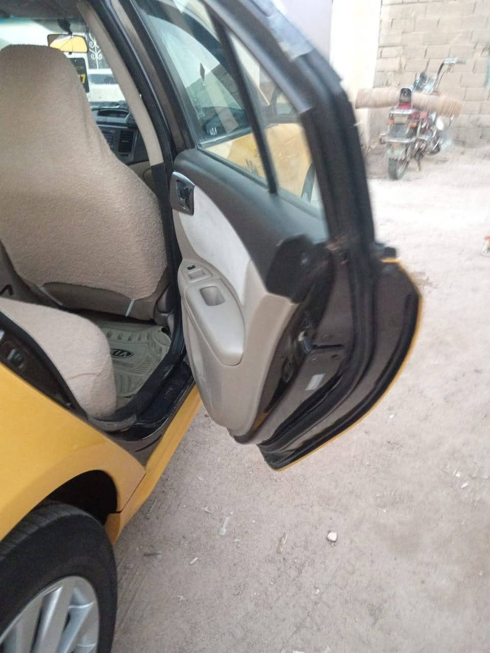 سلام عليكم كيه وبتيمه تكسي ٢٠١٠ أمريكي بيه ضربه بس بنيد مبدل فقط وخاياس بلهلال فقط مكينه كير تبريد حداديه كله عله شرط رقم بغداد تحويل مباشر سعر ٩٥ وبيه مجال بصيط واني خادم لعنون ناصريه الشطره *********** ***********
