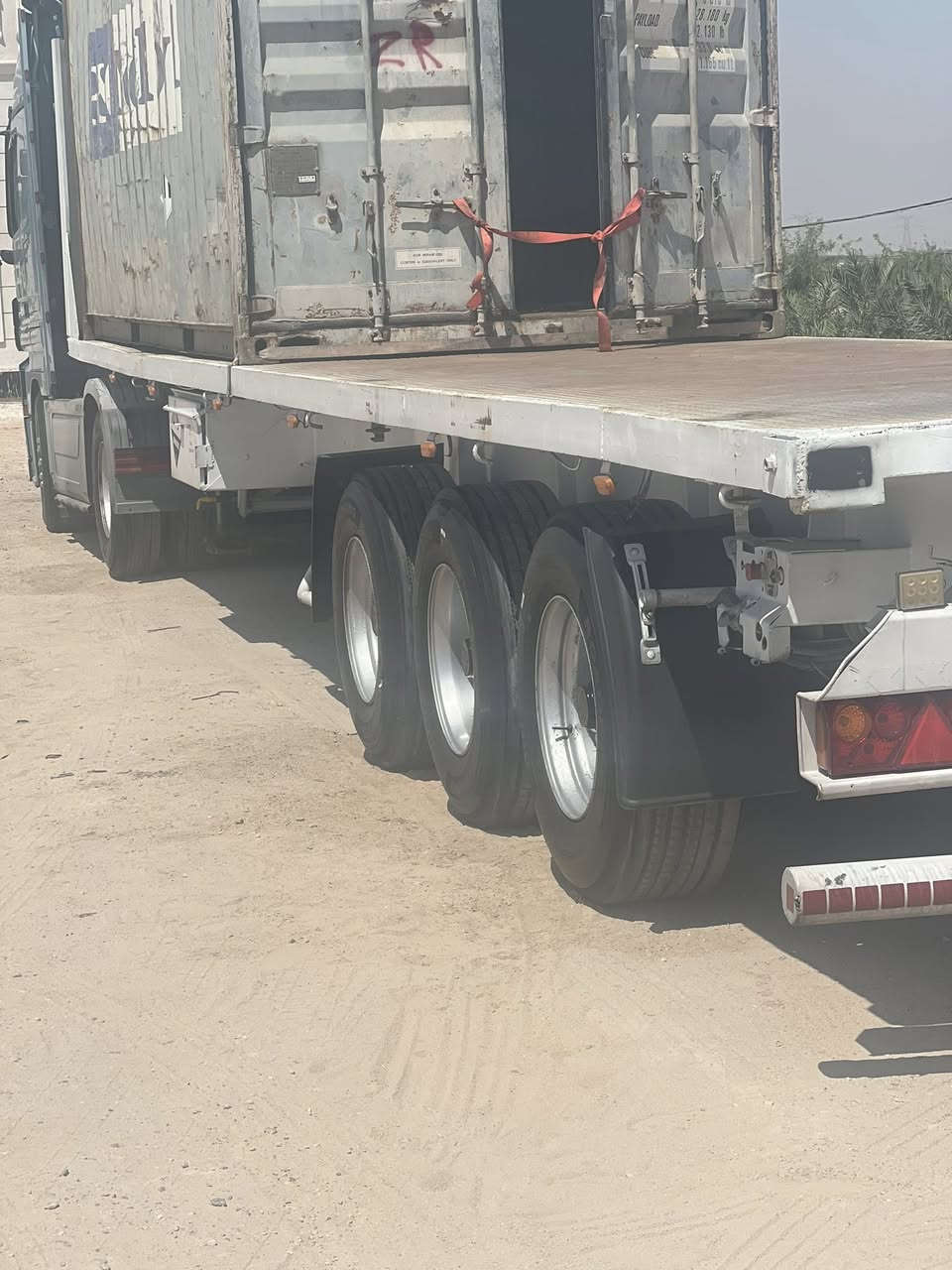 سلام عليكم عربانه للبيع لطول 13,60تخم تاير قفالات كهربائيات كله شغاله صندوك مطبخ ل سعر 80 وبيها مجال ل ستفسار ***********
