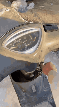 السلام عليكم دراجه ماكس عدله كفاله عامه دراجه رمبه مصار هواي من طالعه من الحاويه دراجه اي نقص مابيها او دراجه فول ملاح كفرات بلادي تايرات جدد كلشي بيها بلادي المكان بغداد جكوك الرقم *********** رقم صاحب الدراجه اني مكلف بل نشر السعر 950 او بيها مجال
