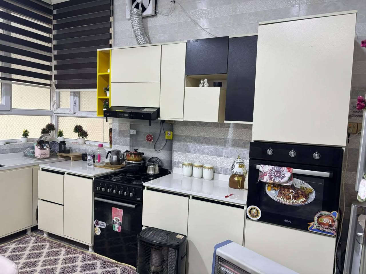 سلام عليكم عندي بيت م 200 طابقين فول درج داخلي وخارجي عنوان حي بدر مقابيل استداره و خدمات وليد
سعره 115 بيه مجال 
رقم ***********
