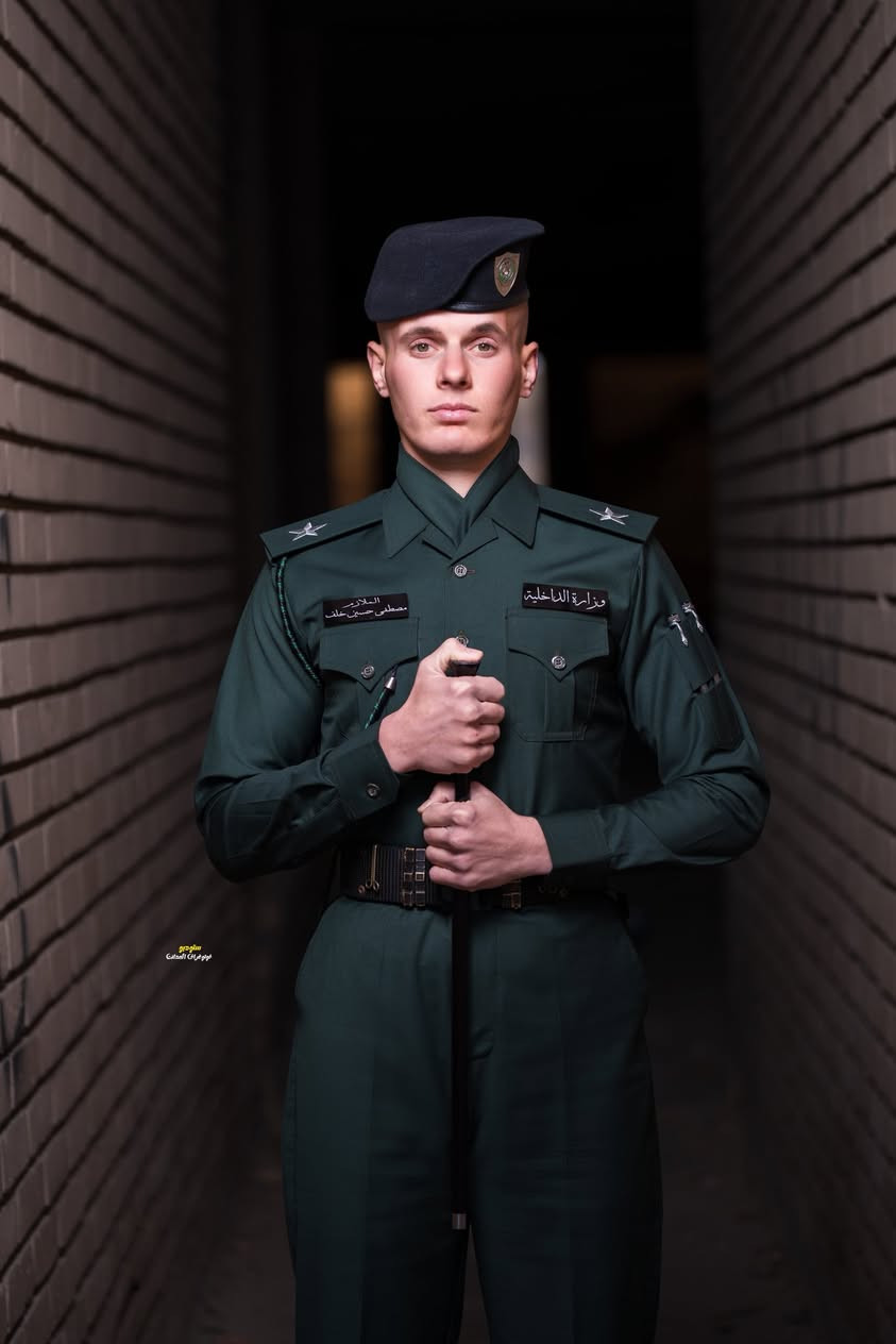 الف مبارك للاخ (مصطفى حسين خلف) تخرجه من كلية الشرطة
كلية الشرطة مصنع الابطال حماة الامن والقانون 
ستوديو فوتوغراف المدائن 
العنوان:المدائن سلمان باك - مقابل شارع الاذاعه
0781399629
***********
