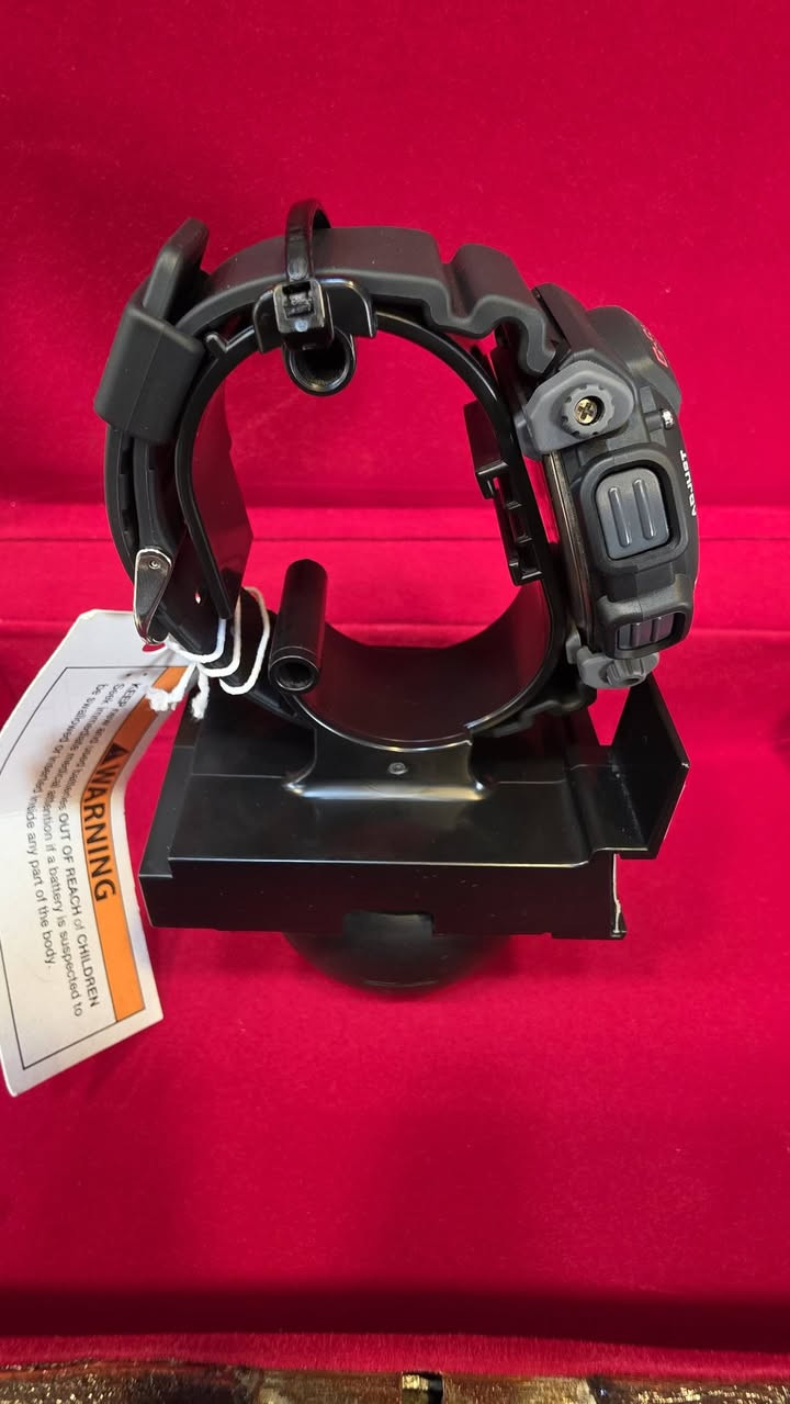 Casio G-Shock DW-9052 ⌚
المواصفات
مقاومة الصدمات (Shock Resistant)
مقاومة الماء حتى 200 متر: مناسبة جداً للسباحة، الغوص
التقويم: تقويم تلقائي كامل (مبرمج حتى عام 2099)
​المحرك (Module 3232/1659): دقة عالية جداً.
​الإضاءة: نظام Electro-luminescent (الشاشة بالكامل تضيء باللون الفسفوري).
​الهيكل: مزيج من الراتنج (Resin) مع براغي خارجية لتعزيز الحماية.
​الوظائف: مؤقت (Timer)، ساعة إيقاف (Stopwatch)، ومنبه (Alarm). جديدة غير مستخدمة مع التاگ والاوراق
السعر 115 الف


**إذا كنت صاحب هذا الإعلان وتريد حذفه لأي سبب، رجاءا أرسل رسالة إلى الدعم الفني**