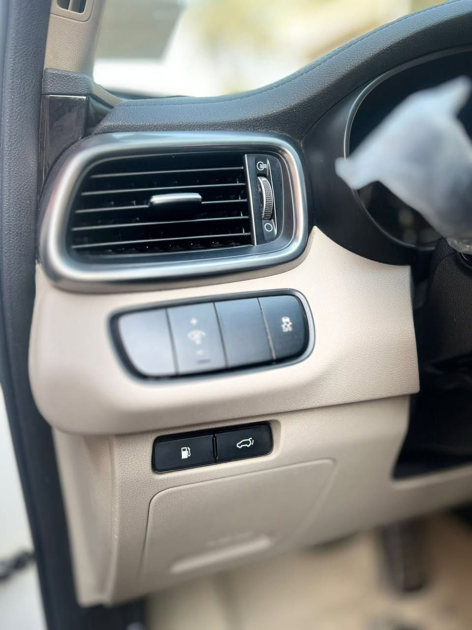 السلام عليكم
للبيع فقط 

سورنتو 2016 كويتي فول مواصفات 1/1

سياره مكفوله كفاله عامه 

مكينه 6سلندر 

كير ومكينه ما مفتوحات 

تبريد 3قطع

سياره فول 4x4

سايد بريك بصمه 

صندوق كهربائي 

كشنات تدفئة وتبريد 

حساسات اماميه خلفيه 

زراقات اماميه على ماصده

رقم بغداد بسمي 

مكان سياره بغداد 

سعر سياره 225ورقه

ماشية 66الف

غير متواجد على فيس بوك فقط متواجد على هاتفك 

اسيا ***********
