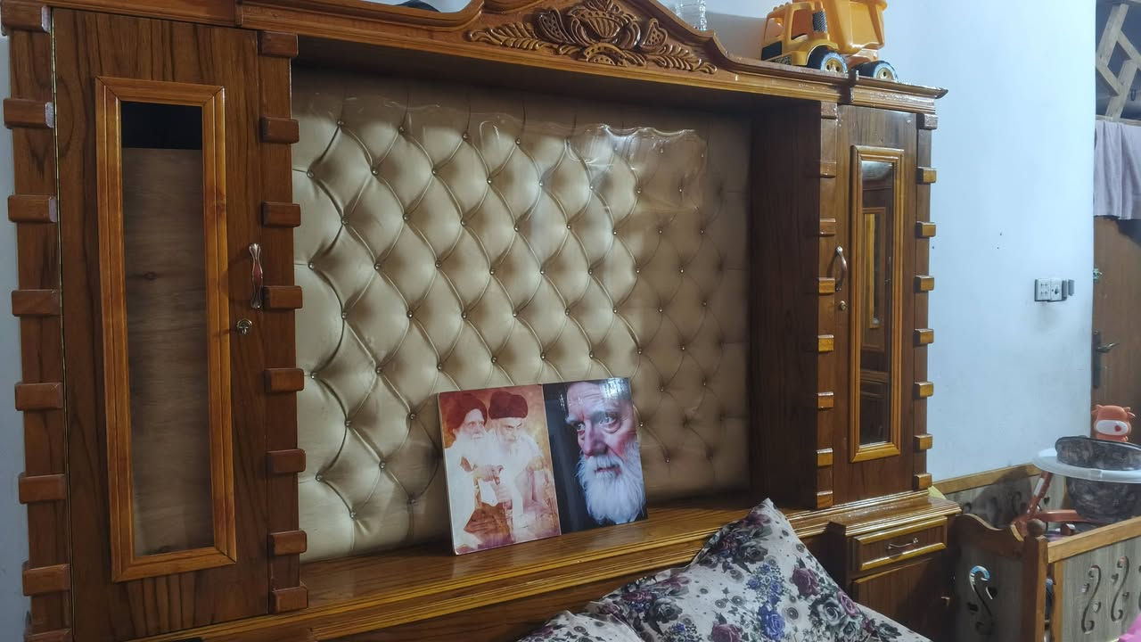 السلام عليكم غرفه اخشاب للبيع ***********
