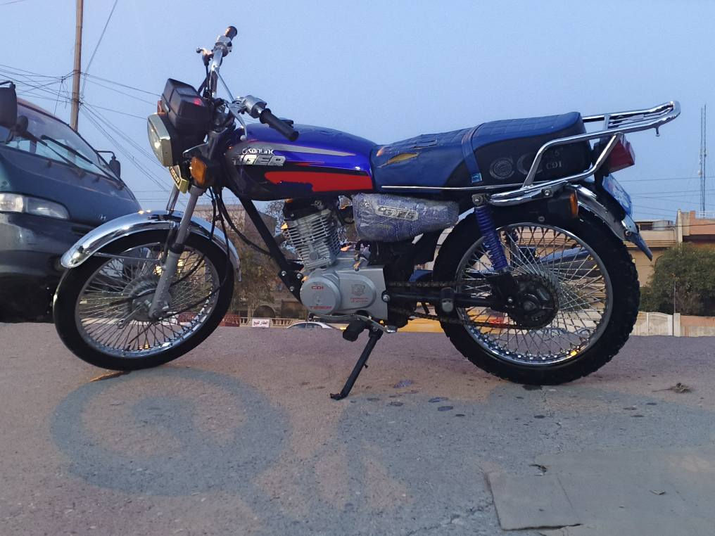 السلام عليكم اخوان تايكر موديل 21ما مفتوح ماطور كله شغال وكله اصلي للبيع السعر 425 وبيه مجال ***********
