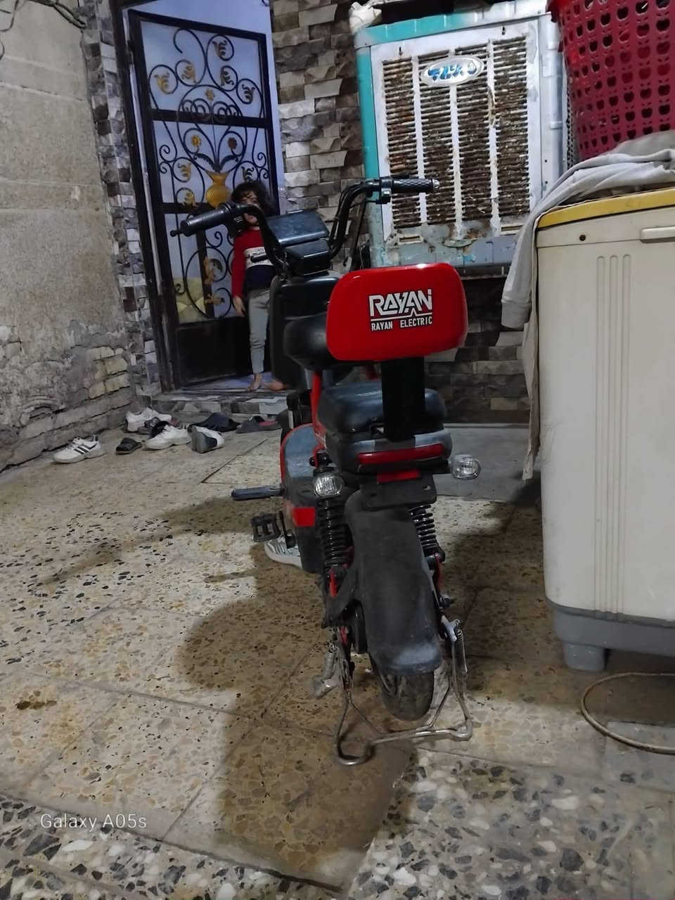 سلام عليكم 
دراجه شحن للبيع شركه الريان 

 ٤ بطاريات ملف نحاس حقيقي مابيه اي  نقص 
 دراجه عمليه وقويه كلش 
رايدها ب ٢٥٠ بيها مجال قليل
رقم تواصل ***********

مكاني مدينة الصدر
