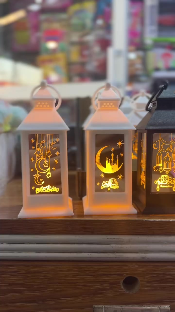 "رمضان أحلى بتفاصيلنا المميزة 🌙💛. فوانيس مودرن تجمع بين بساطة التصميم وروحانية الشهر الفضيل.
#رمضان_2024 #فوانيس_رمضان #ديكور_رمضان #هدايا_رمضان #مول_جنة_الكفيل


**إذا كنت صاحب هذا الإعلان وتريد حذفه لأي سبب، رجاءا أرسل رسالة إلى الدعم الفني**