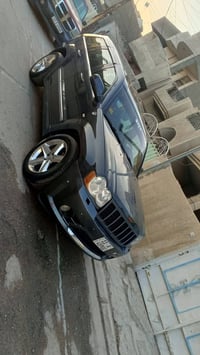 للبيع جيب لاريدوا فئه SRTمحرك5700 8سلندر خليجي السياره مكينه كير كفاله...