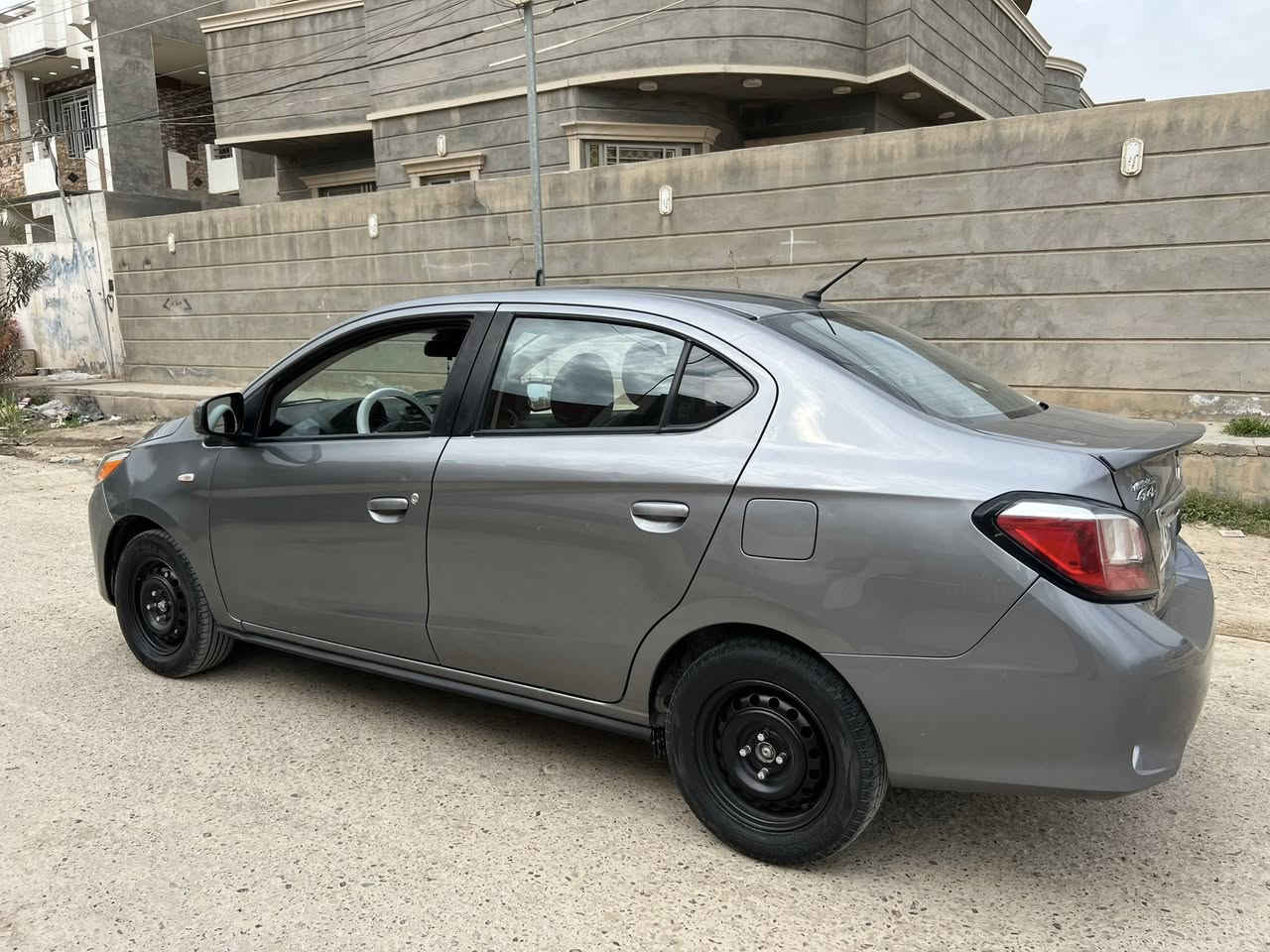 السلام عليكم 
للبيع ميسيبوشي ميراج موديل 2022 
بيه اربع قطع شرط بدون تكم وقماره 
مكينه 3 سلندر شرط لاتنقيص ولاتبخير 
تخم تاير +صدر امامي + خلفي  + تبريد + تدفئه 
كهربائيات كلها شغالة جاهزة كل شيء مابيه  أي نقص  
صور الضرر مرفق مع المنشور  
السياره رقم بغداد الدولي هزه جديده 
سنويه جديده يعني شرط التحويل
السعر 83 وبيه مجال للشراي 
الاستفسار ***********
