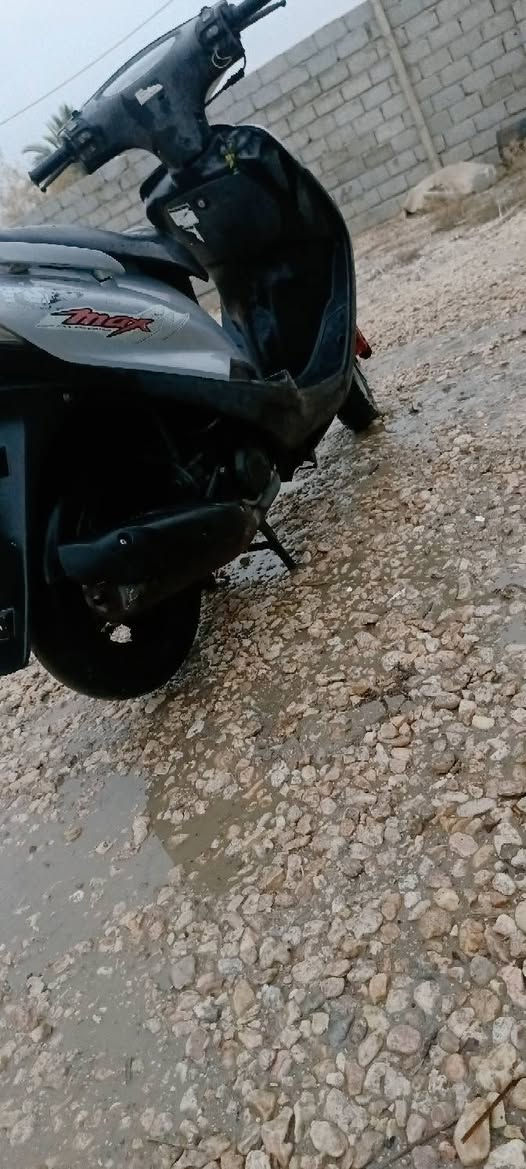 سلام عليكم دراجة ماكس ثعلب دراجة نضيفة كلش حلو احلا من صورة نضيفة من كفر جدامي بيهة دعمة بسيطة وسلف ول هورن يحتاجلهن دكم فقط دراجة سريعة كلش ماشية 99 الف صارلهة سنتين من طالعة من لوكالة مكفولة ماعدة دعمة مستعجل ع بيعتهة مكينة نضيفة شغالة نكرة وحدة ممزود ع اي تزويد بلادية ممتواجد لا فيس ولا واتساب فقط ع رقم الهاتف *********** وبيك خير وتدلل مكاني نجف
