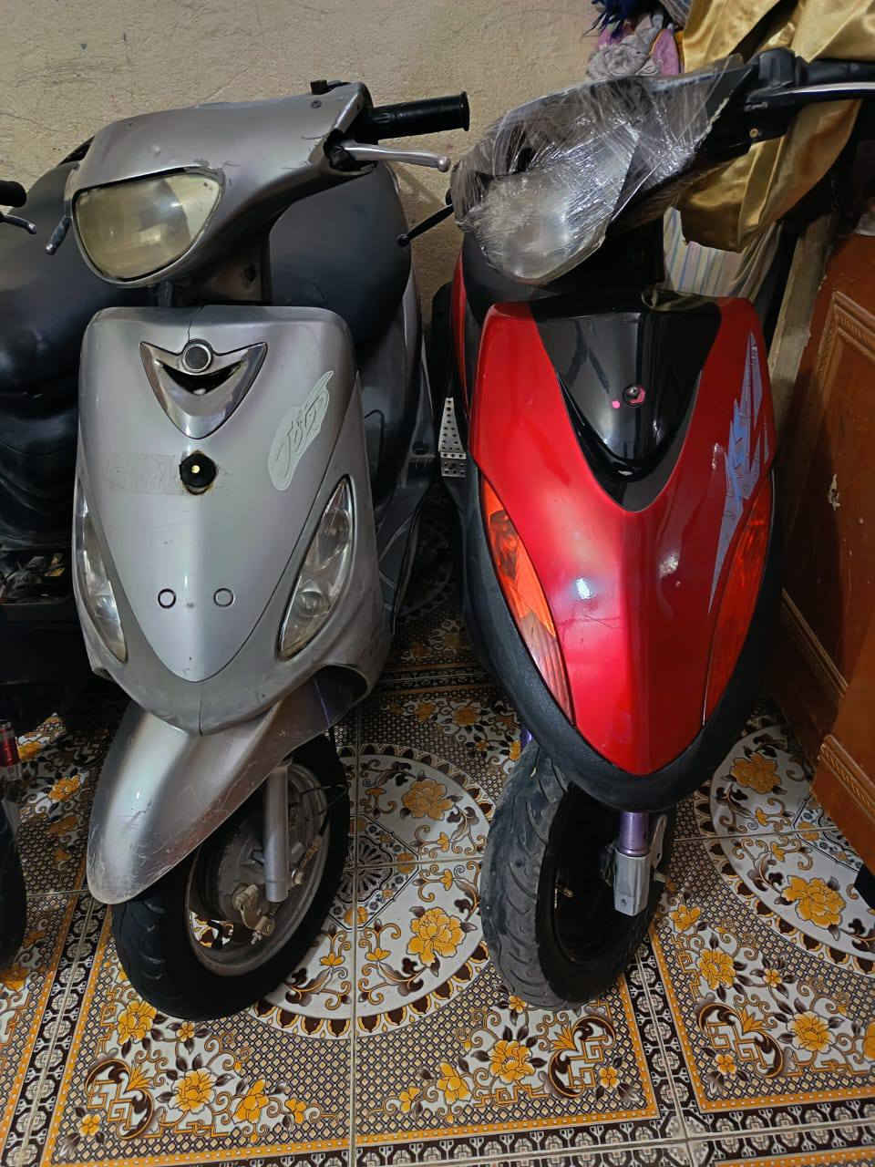 السلام عليكم دراجات للبيع ابيع شلعه أو مفرد كلمن وسعره الاسعار من 550 إلى 750 اوراق  المكان حي المعلمين الجديد ***********
