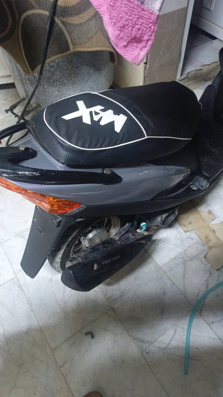 دراجه ماكس عدله كلشي جديد معمره من الصفر
صبغ شاصي بنفسجي 
شيال بنفسجي 
بوشه 55 اصليه 
صالنصه إف إم 
ليريد دراجه يتصل ***********
