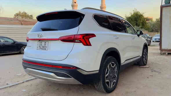 السلام عليكم سنتافي هايبرد ٢٠٢٣ فول ١ على١ ماشيه ١٣ الف سياره جاهزه ماتصرف عليه الف ٤ كامرات بنوراما كشنات كهرباء تدفىه جلد  بردات ابواب رادارات حساسات اربع انضمه قياده جنطه كهرباء هواي بيه مواصفات حادث جاملق وبنيد بدون دواخل صور الحادث مرفقه بل منشور ترهم مرواوس السعر ٢٢٥ وبيه مجال بغداد المعامل رقم الهاتف ***********
